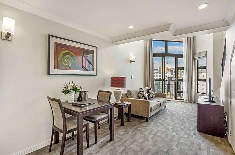 Parkside Hotel & Apartments