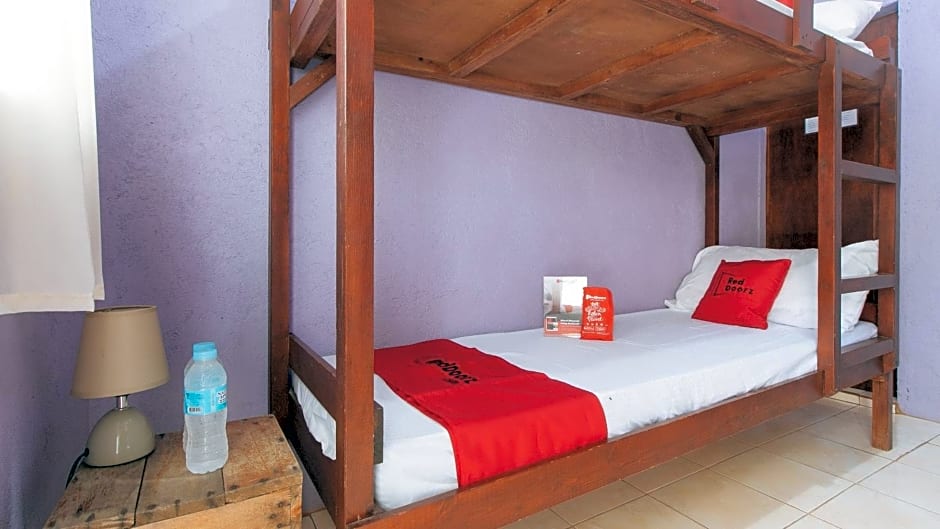 RedDoorz Plus @ Lumberio's Travel Inn and Resort Mauban