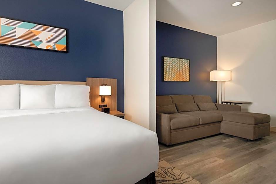 La Quinta Inn & Suites by Wyndham Montgomery