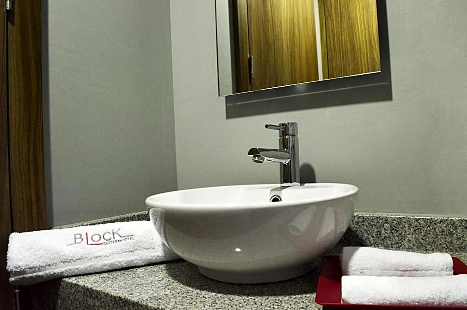Hotel Block Suites