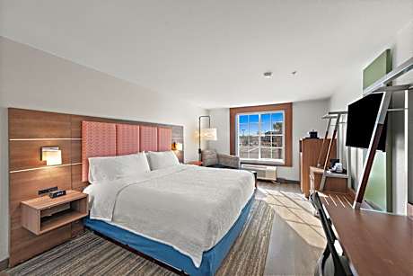 King Room with Bath Tub - Mobility and Hearing Access