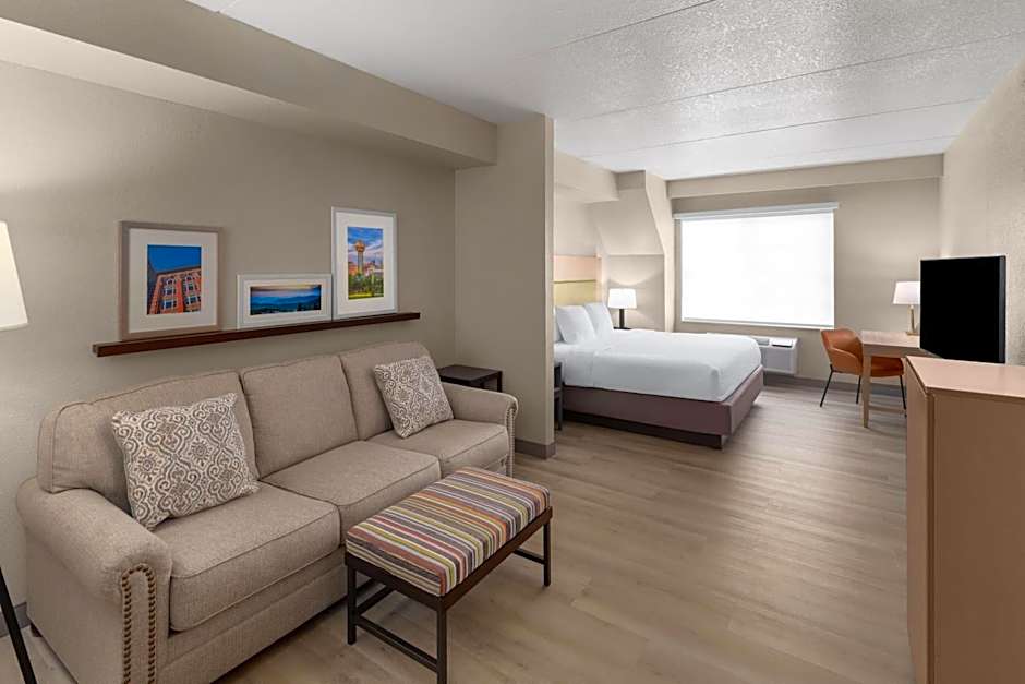 La Quinta Inn & Suites by Wyndam Knoxville West