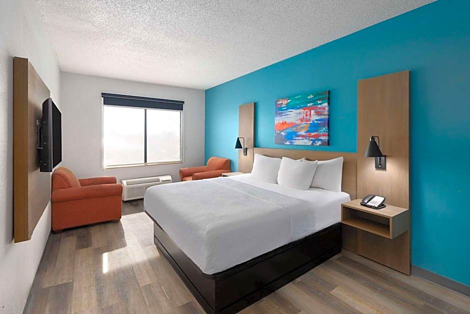 La Quinta Inn & Suites by Wyndham Decatur