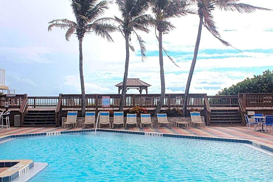 Radisson Suite Hotel Oceanfront