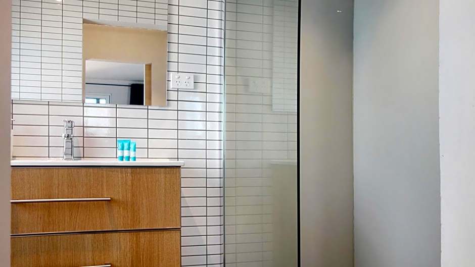 Semaphore Splash Apartments