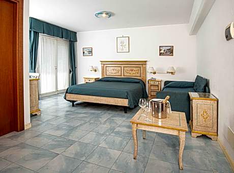 Triple Room  with Terrace