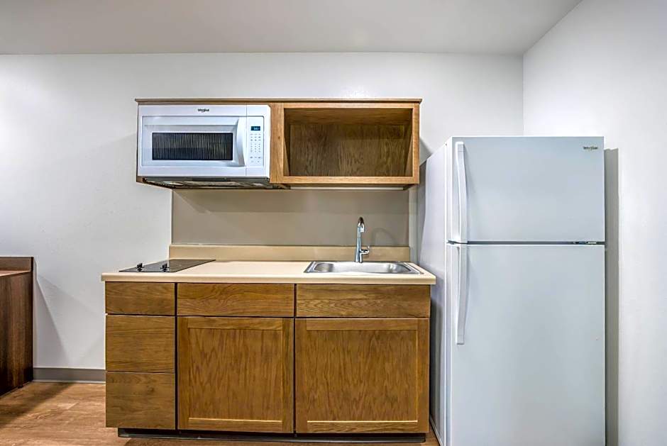 WoodSpring Suites Chicago Addison
