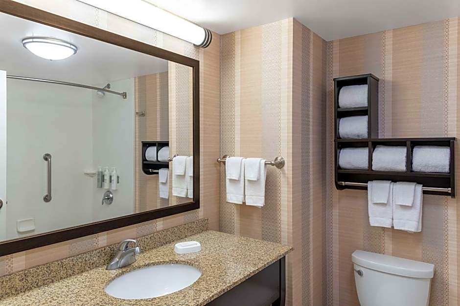 Hampton Inn By Hilton & Suites Madison Downtown