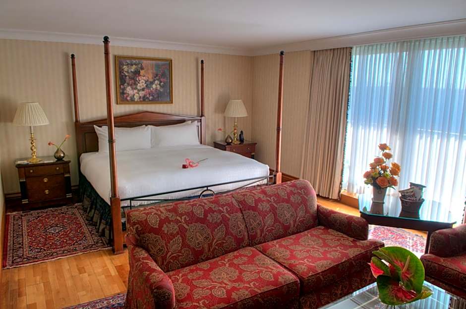 Photo 1 of 14 of Deluxe 1 King Bed