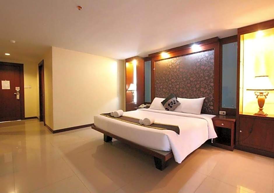 Convenient Grand Plus Hotel Suvarnabhumi