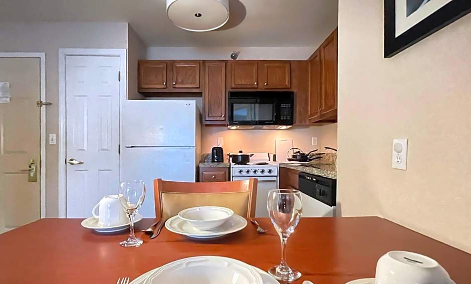 Smart Suites, an Ascend Collection Hotel