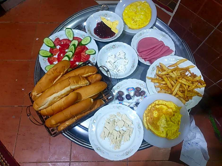 2 Jana Pyramids view inn