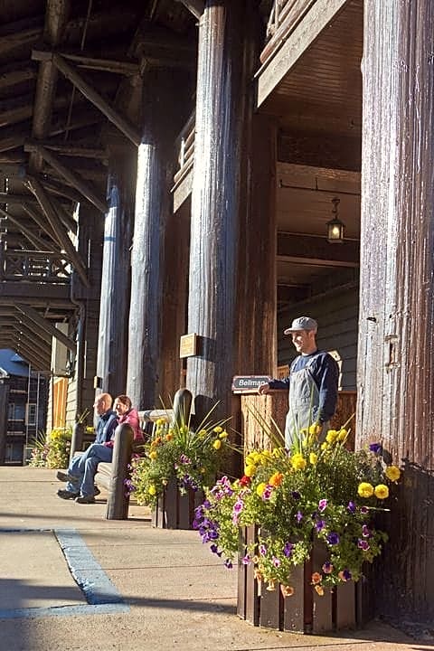 Glacier Park Lodge