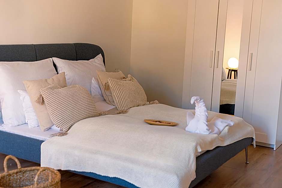 Deluxe Swan Stone Castle Apartment