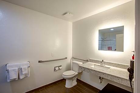 King Room with Roll-in Shower - Disability Access/Non-Smoking