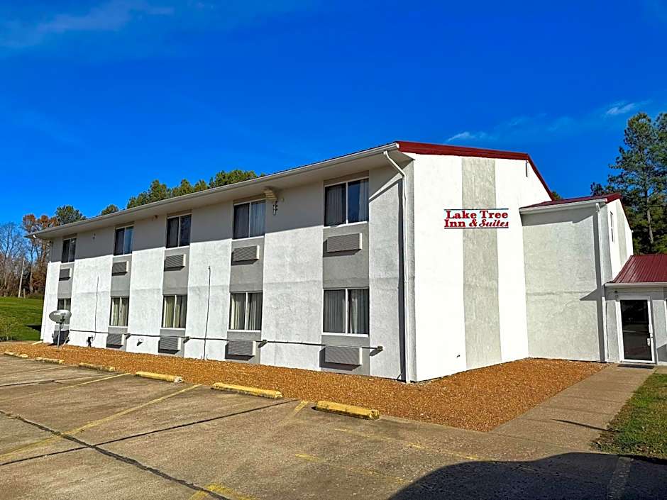 Lake Tree Inn & Suites
