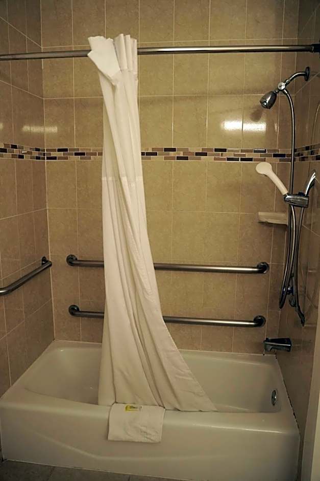 Harbor Inn & Suites