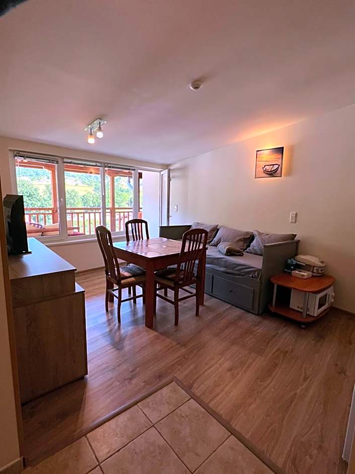 Alpine Nest: 6km to ski slopes