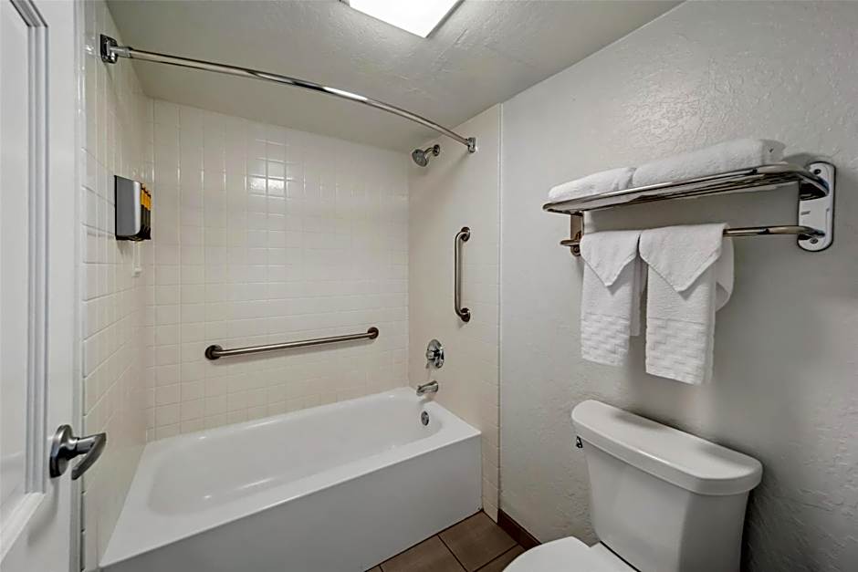 Best Western Plus Hilltop Inn