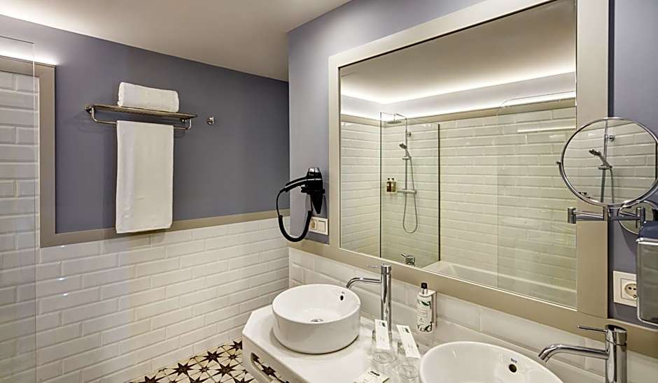 Sercotel Granada Suites