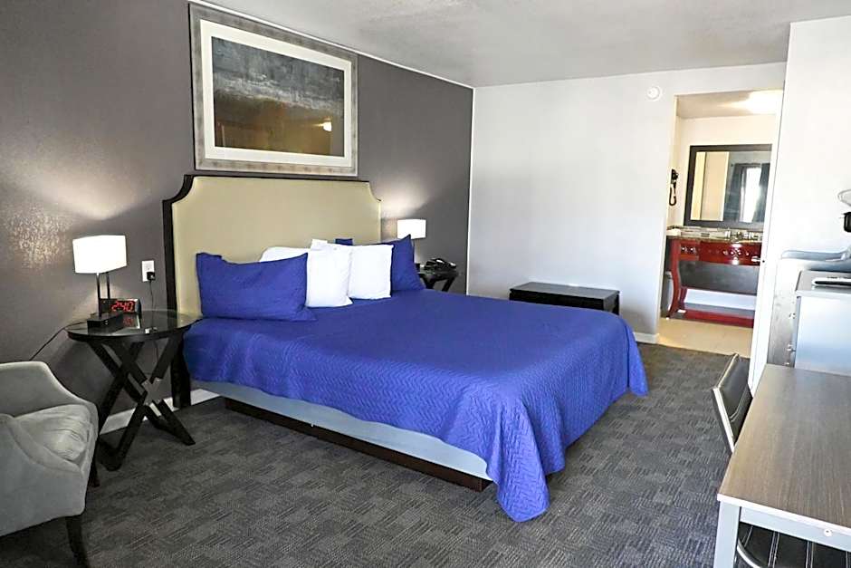 R Nite Star Inn and Suites -Home of the Cowboys & Rangers