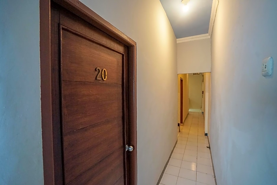 OYO 448 Hotel Central