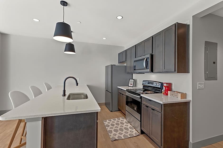 175 LEX - Walkable Downtown Lexington & Rupp Arena - Full Condos
