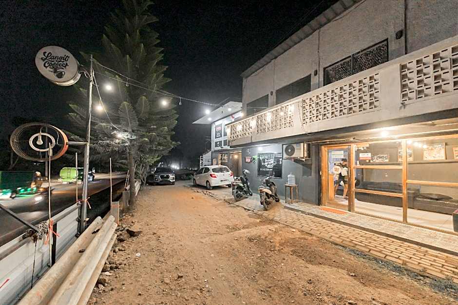 RedDoorz near Terminal Pasir Hayam Cianjur