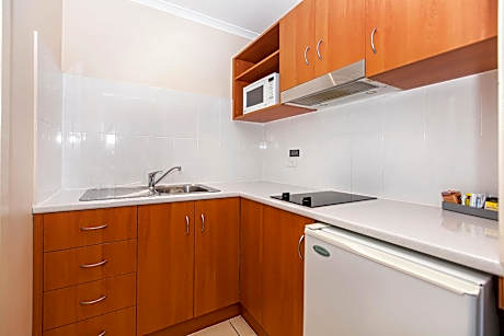 Family Room With Kitchenette - Sleeps 5