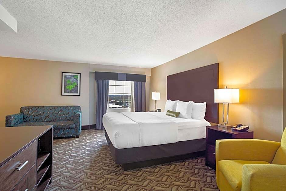 La Quinta Inn & Suites by Wyndham Springfield