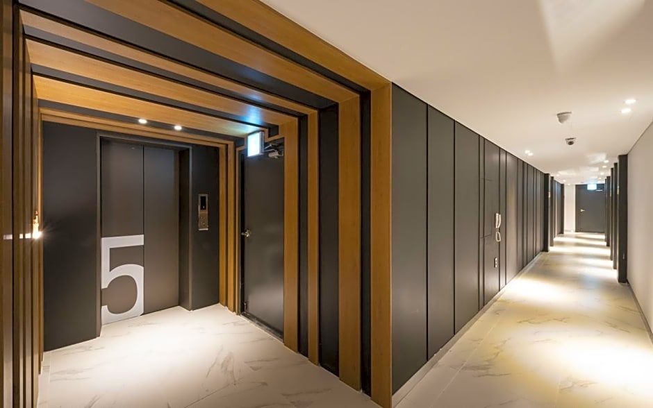 Tongyeong Hangnam Brown Dot