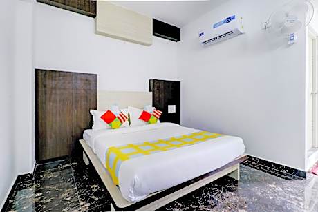 OYO Home 78903 Dsilver Suites