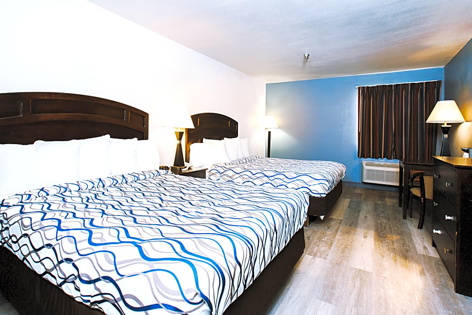 Coratel Inn & Suites By Jasper Park City - Wichita North