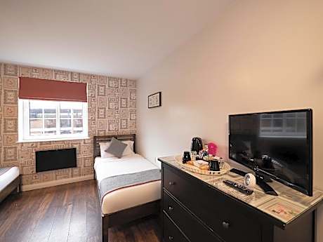 2 Single Beds With Accessible Wet Room Non-Smoking