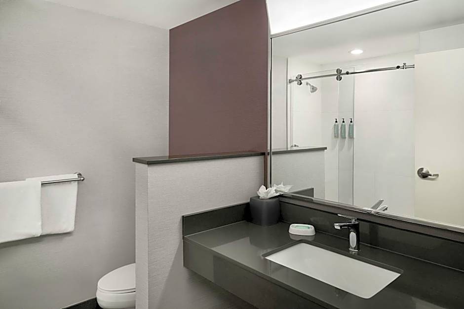 Courtyard by Marriott Kansas City Shawnee