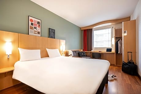 Standard Room with 1 Double and 1 Sofa Bed