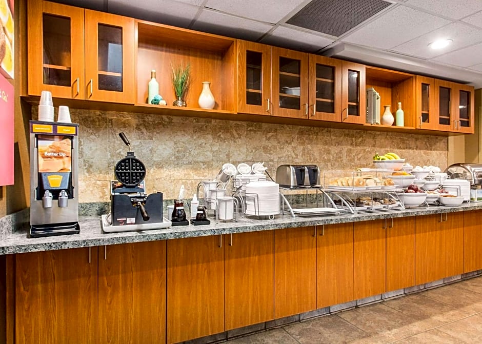 Comfort Suites Wilmington near Downtown
