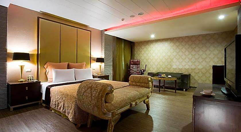 Crystal Business Motel