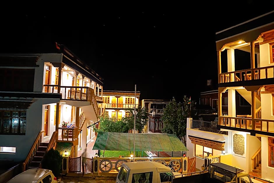 Photo 1 of 18 of Hotel Olthang