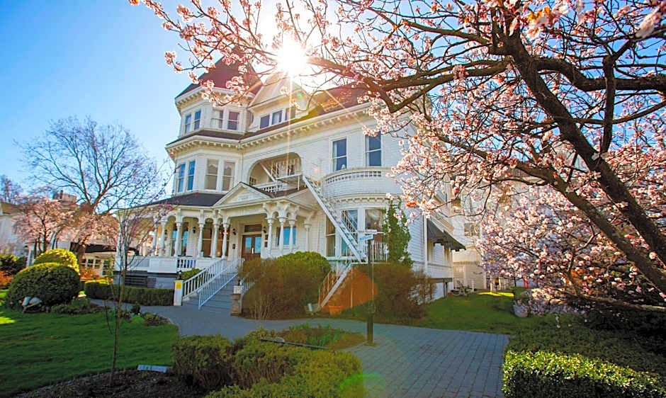 Pendray Inn and Tea House
