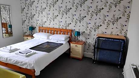 Triple Room with Shared Bathroom