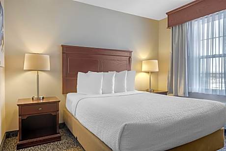 Queen Suite with Sofa Bed - Non-Smoking
