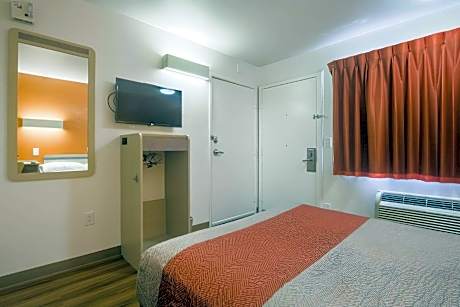 1 Queen Bed - Non Smoking