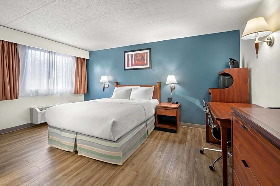 Quality Inn & Suites Black River Falls I-94