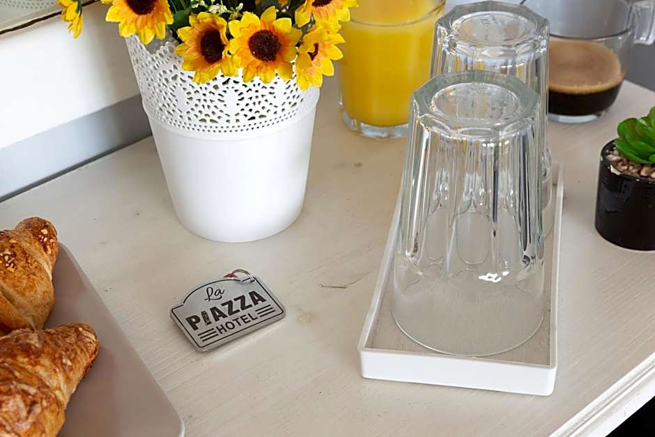 La Piazza Hotel