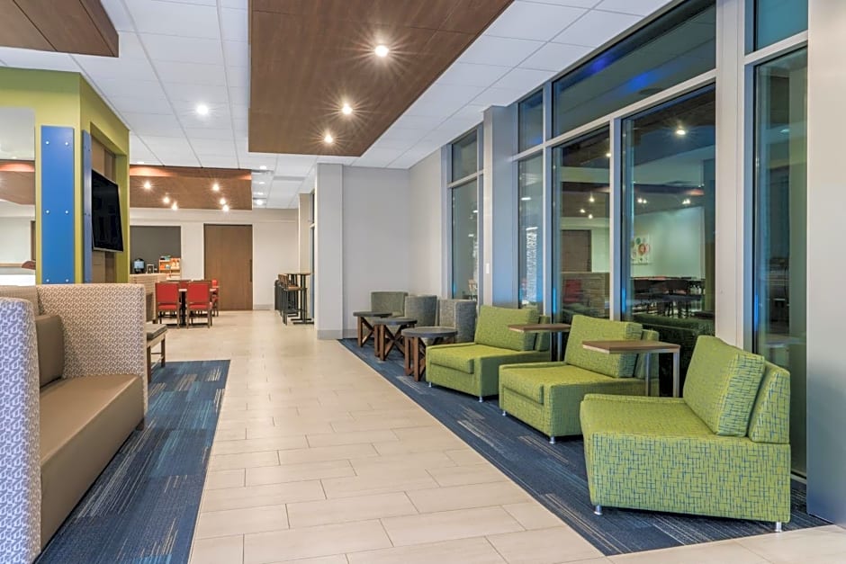Holiday Inn Express and Suites Lake Havasu London Bridge By IHG
