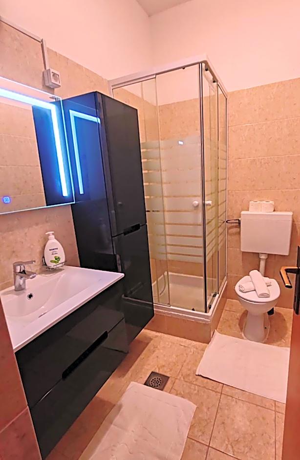 Apartments and pansion M&R