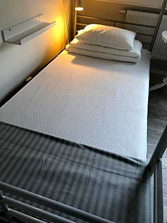 Family Room with Shared Bathroom (9 Adults)