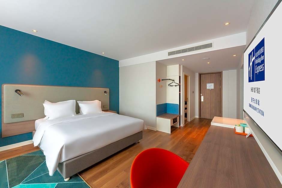 Holiday Inn Express Xining Railway Station By IHG