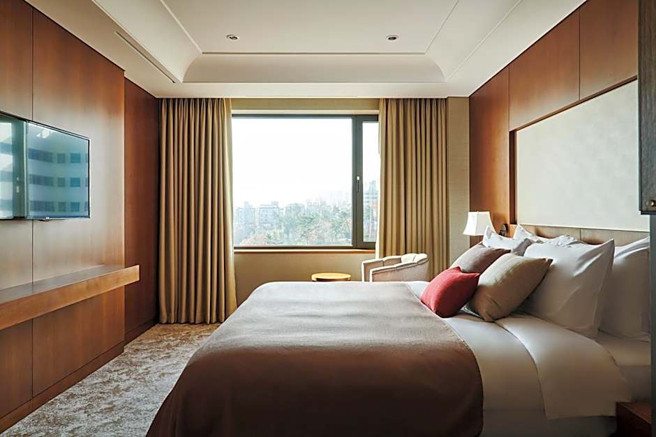 Photo 1 of 4 of Premium Suite
